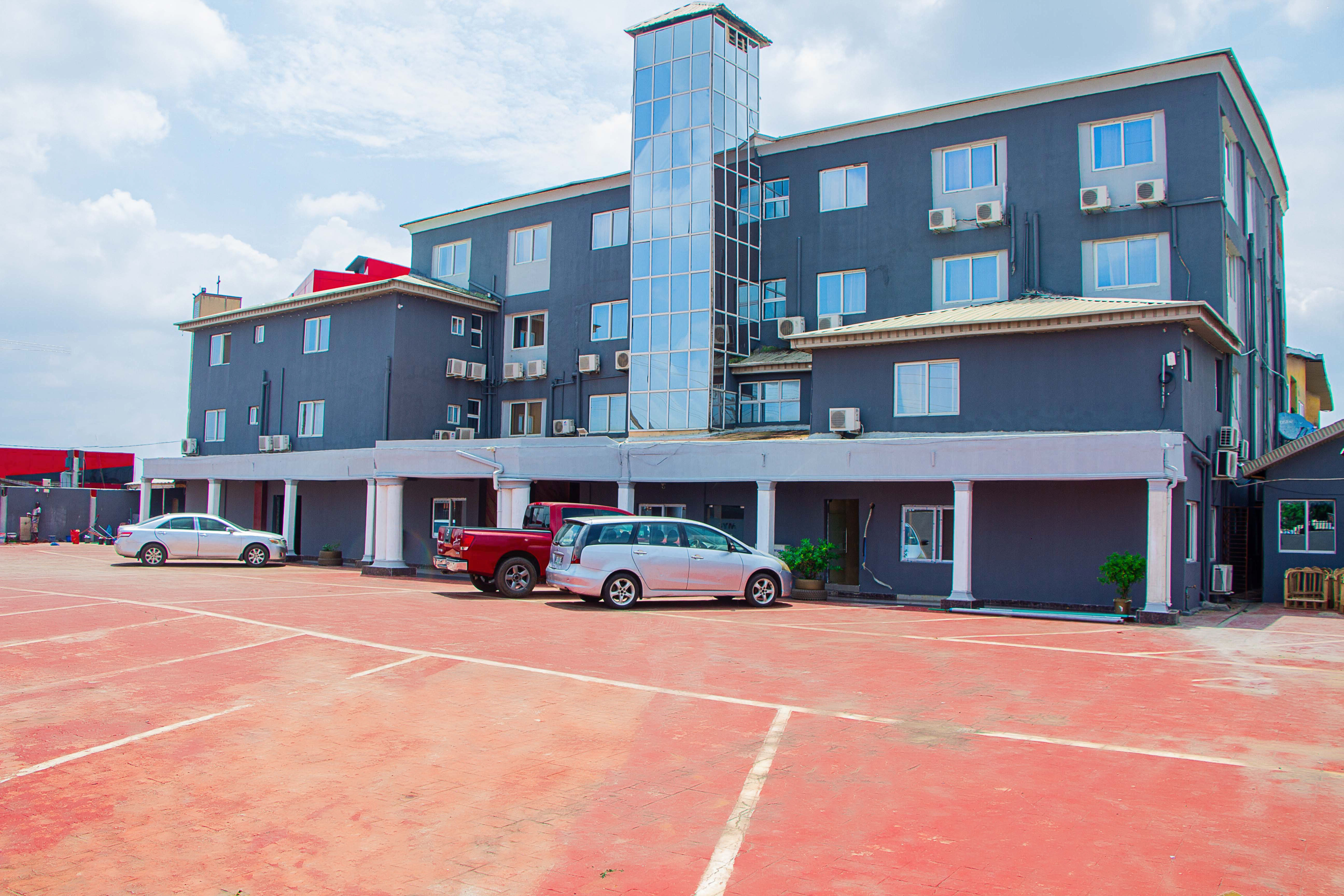 L.ade Hotel exterior and complimentary parking, Ibadan