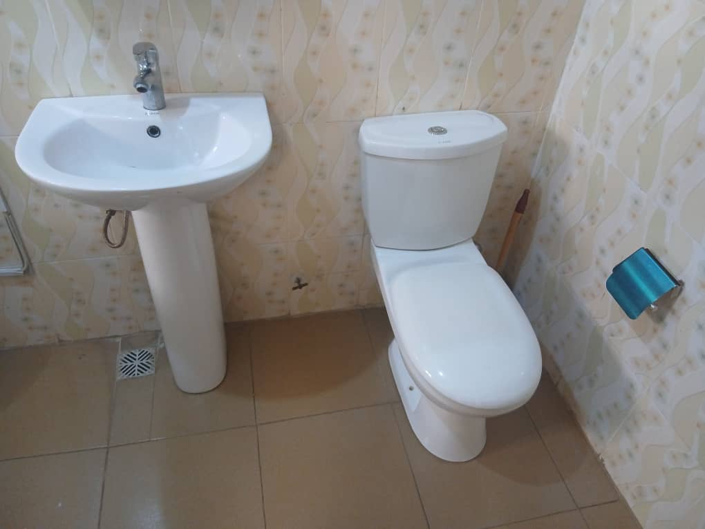 L Ade Senatorial Suite